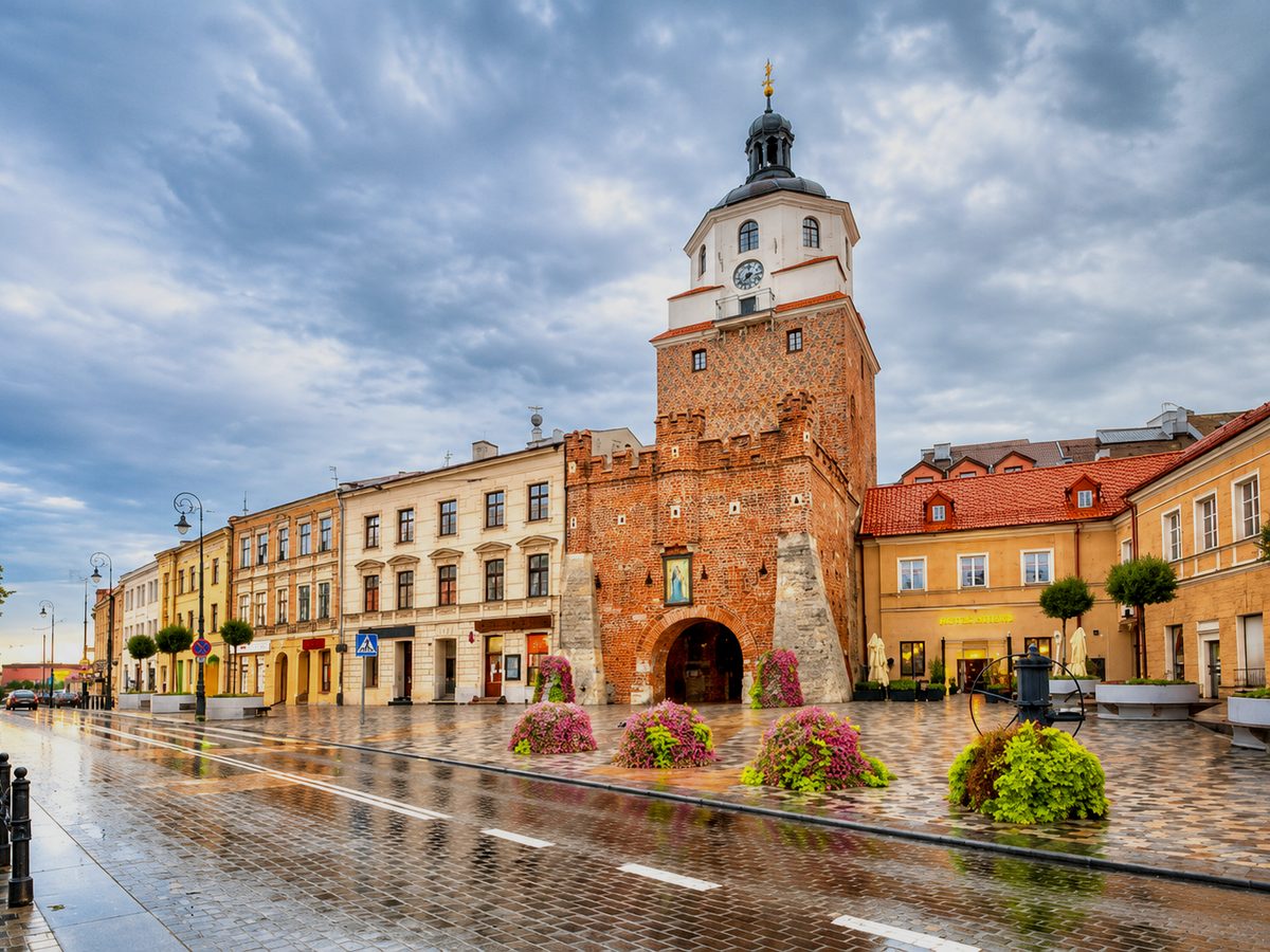 Brama Krakowska w Lublinie o zachodzie słońca - lokalny portal Lublin360.pl
